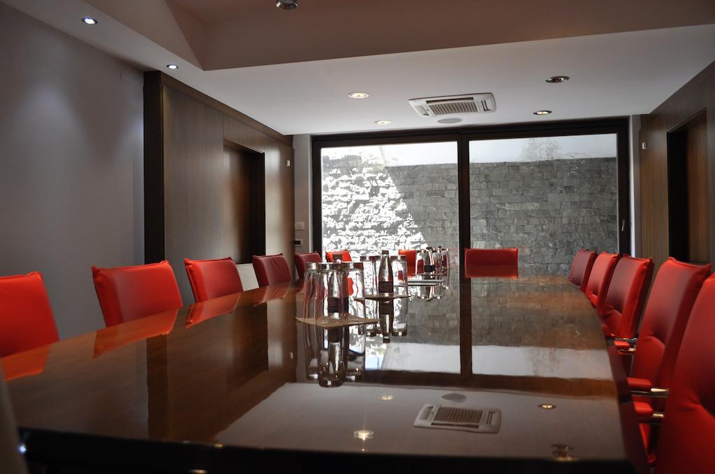 Hotel Dolce International Скопье Экстерьер фото